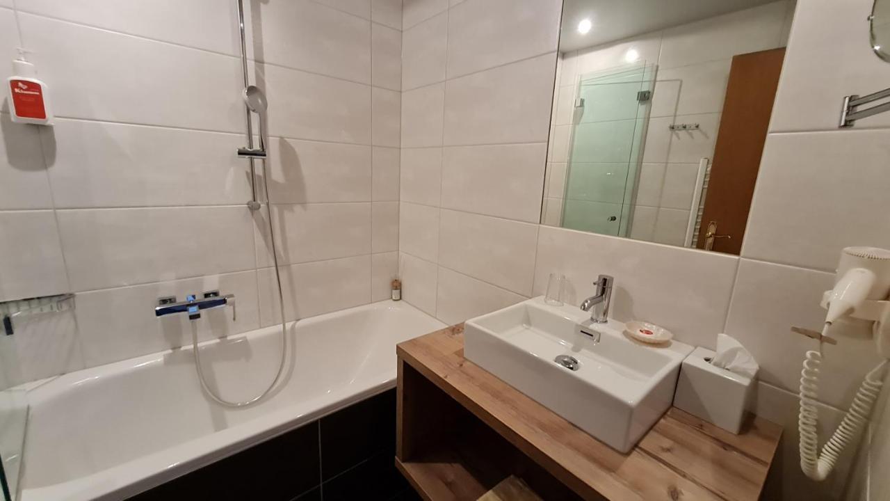 Sport Und Familienhotel Klausen Kirchberg in Tirol Bagian luar foto